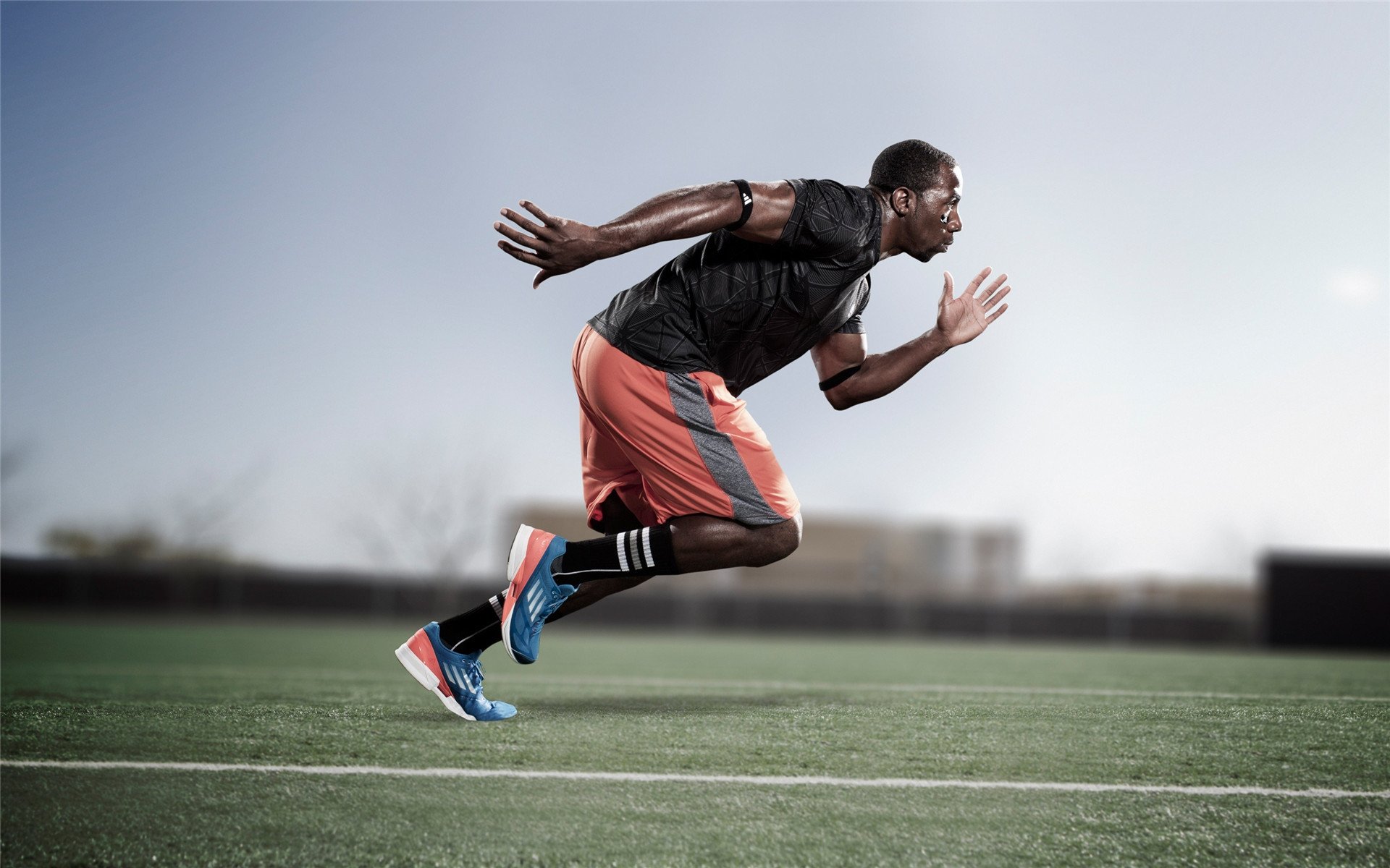 梅西末节接管比赛，莱比锡红牛冲垮美国，足球世界的战术革命与商业冲击